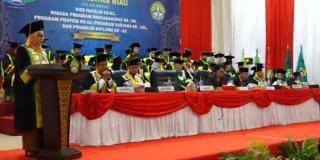 Hari Ini, 2.415 Mahasiswa Universitas Riau Diwisuda