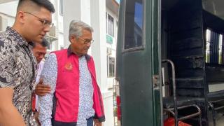 Dugaan Korupsi Pembangunan Hotel, Mantan Bupati Kuansing Sukarmis Dituntut 13,5 Tahun Penjara
