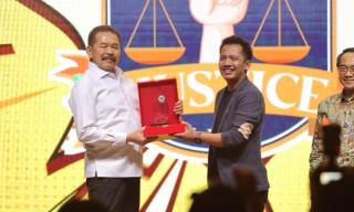 Jaksa Agung ST Burhanudin Menerima Penghargaan Apresiasi dari Jaksapedia dan Universitas Hasanuddin