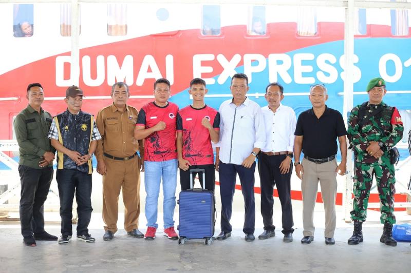 Asisten Setdakab Lepas Keberangkatan Atlet Bela Diri Meranti ke IMMAF di Uzbekistan