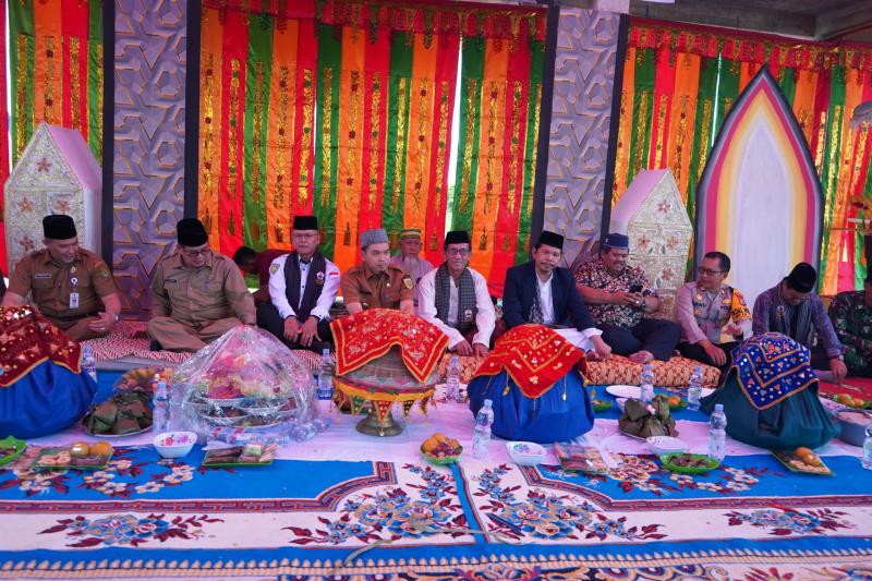 Pj Bupati Inhil Hadiri Acara “Dengan Batagak Kudo Kudo” dan Peringatan Maulid Nabi Muhammad SAW