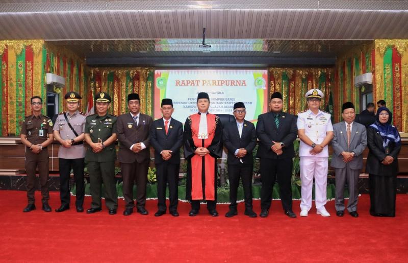 Pjs Bupati Roni Rakhmat Hadiri Paripurna Pengucapan Sumpah Janji Pimpinan DPRD Meranti