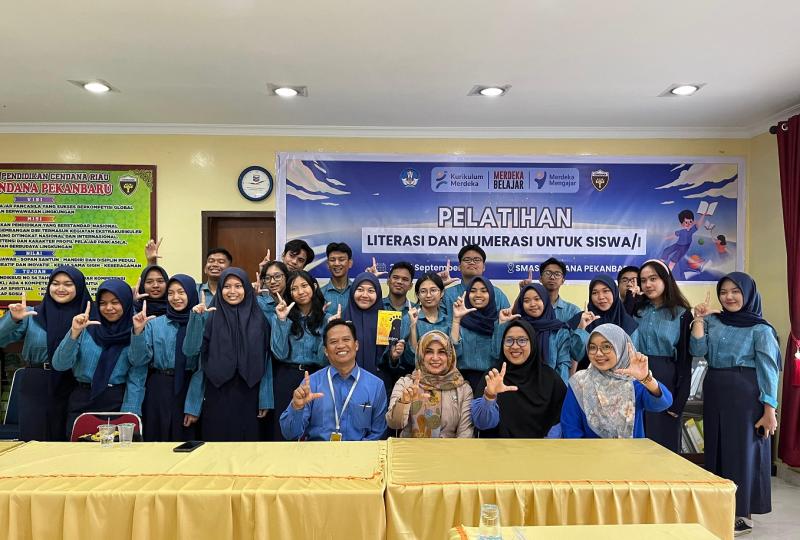 SMA Cendana Pekanbaru Gelar Kegiatan Literasi dan Numerasi, Hadirkan Penyair dan Penyiar