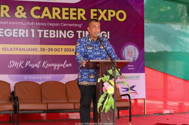 Pjs Bupati Kepulauan Meranti Buka Acara Job Fair di SMK Negeri 1 Tebing Tinggi