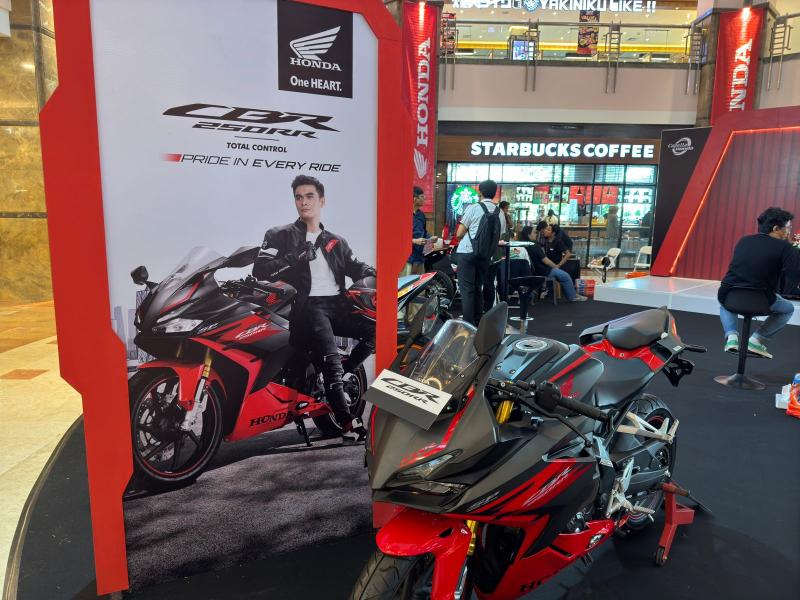 Capella Honda Tampilkan Beragam Motor Sport Honda di Mall SKA Pekanbaru