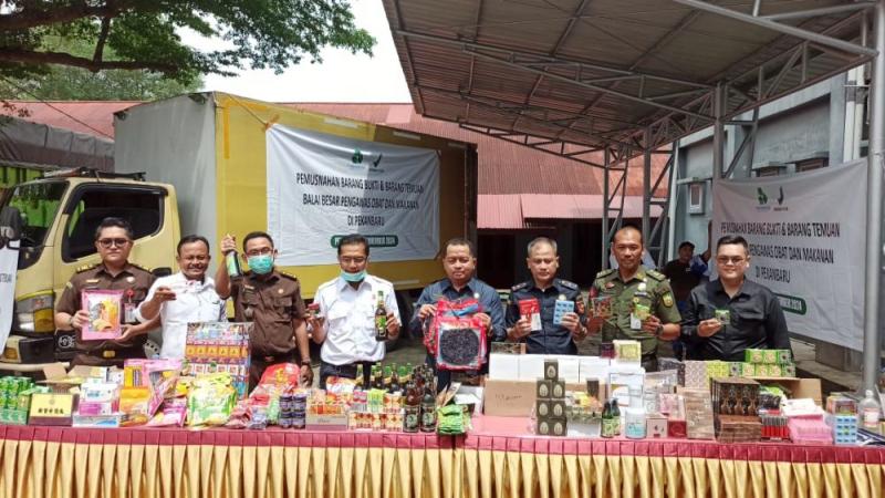 BBPOM Pekanbaru Musnahkan Barang Bukti dari 10 Tersangka Kasus Obat dan Makanan Ilegal