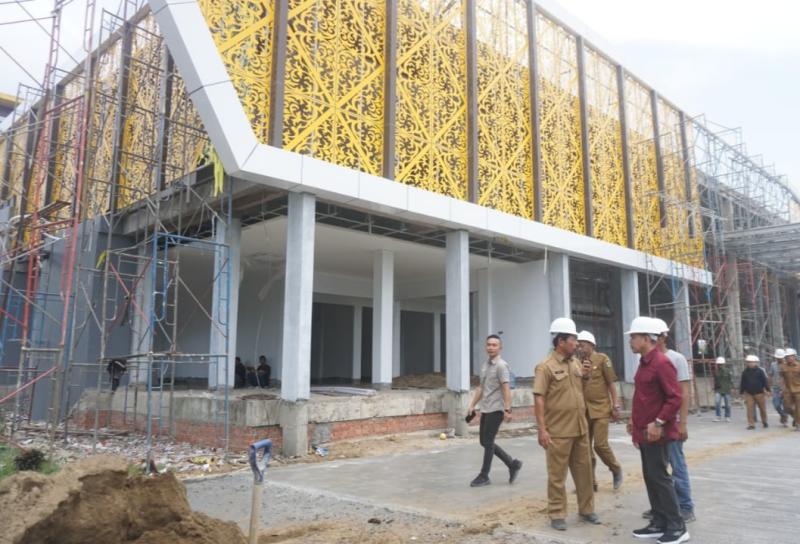 Pj Bupati Inhil Tinjau Progres Pembangunan Gedung Mal Pelayanan Publik