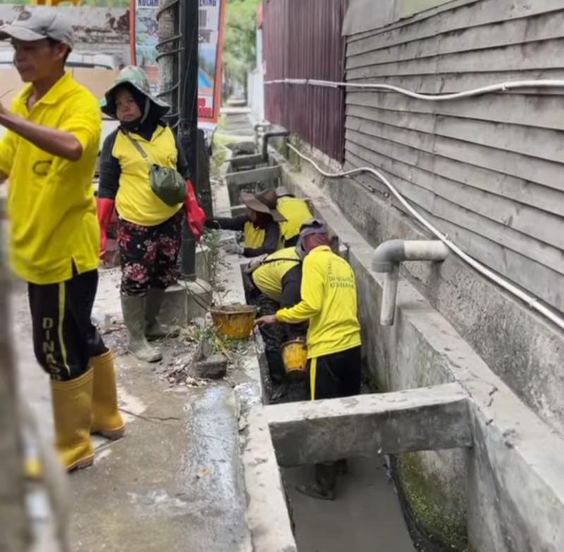 Kadis PUPR Pekanbaru: Jangan Membuang Sampah pada Pinggir Parit