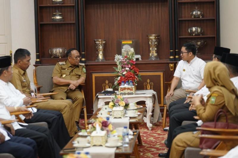 Ketua PMI Provinsi Riau Ma’al Abror Silaturahmi dengan Pj Gubri Rahman Hadi