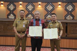 Pj Wali Kota Pekanbaru dan BRK Teken MoU Layanan Jasa Perbankan