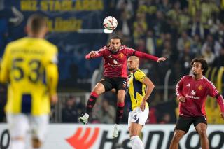 Fenerbahce Tahan Imbang Manchester United dengan Skor 1-1