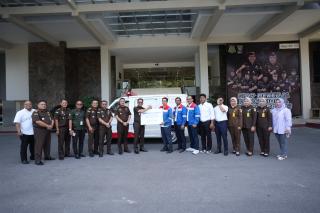 PT KPI Kilang Dumai Serahkan Bantuan Ambulans ke Kejati Riau