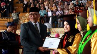 Pj Bupati Harapkan Sumbangsih Wisudawan UNISI Bantu Pembangunan Daerah
