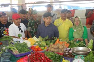 Pj Bupati H Erisman Yahya Tinjau Pasar Kayu Jati untuk Pantau Harga Bahan Pokok