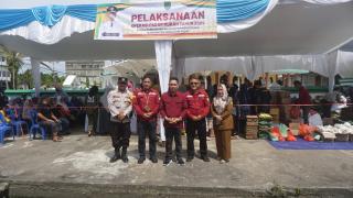 Pj Bupati Inhil Tinjau Pelaksanaan Pasar Murah di Tembilahan Hulu