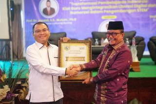 Peduli Terhadap Pendidikan, Pemkab Siak Raih Penghargaan dari Universitas Lancang Kuning