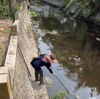 Minimalisir Risiko Banjir, Dinas PUPR Pekanbaru Bersihkan Aliran Sungai Batak