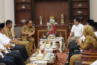 Ketua PMI Provinsi Riau Ma’al Abror Silaturahmi dengan Pj Gubri Rahman Hadi