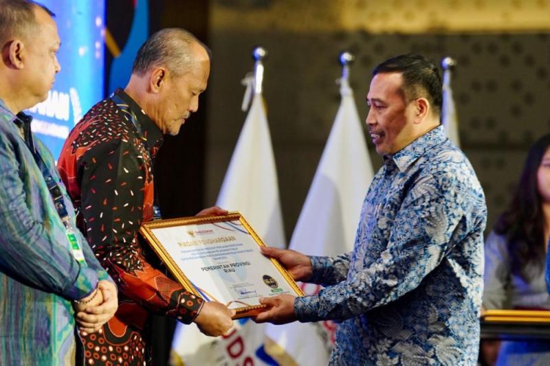 Pemprov Riau Dianugerahi Penghargaan Predikat Kepatuhan Penyelenggaraan Pelayanan Publik 2024