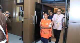 Mantan Sekdes & Bendahara Desa Wonreli Diserahkan ke JPU Maluku Barat Daya, Mereka Langsung Ditahan
