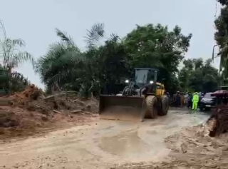 Polsek Singingi Langkah Cepat Tangani Longsor di Kebun Lado