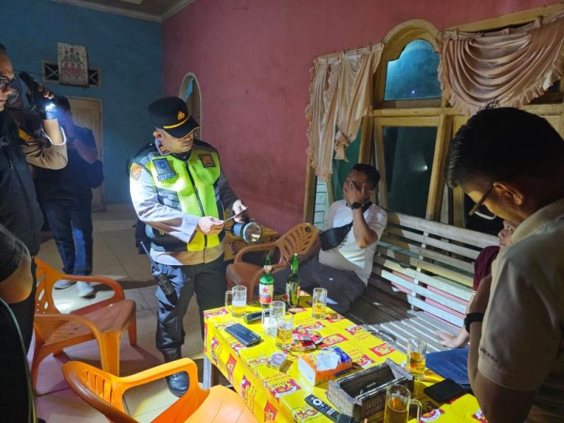 Cegah Premanisme, Polsek Lirik Gelar Patroli di Tempat Hiburan Malam