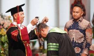 Gelar Senat Terbuka, UIR Kukuhkan Prof dr Fathurrahman Jadi Guru Besar ke-25