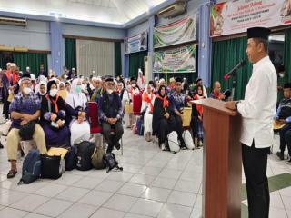 Jamaah Haji Kloter BTH-05 Asal Kampar Tiba diTanah Air, Bupati: Semoga Menjadi Haji Mabrur