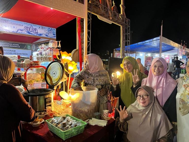 TP PKK Bengkalis Bagi 1000 Porsi Makanan Gratis Setiap Hari di MTQ ke-43 Tingkat Provinsi Riau