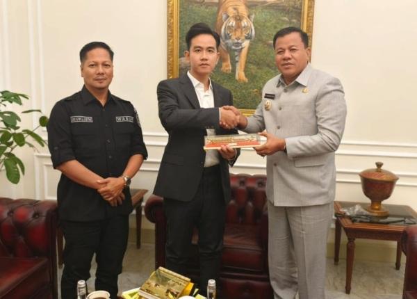 Bupati Kuansing Sampaikan Undangan Resmi Pacu Jalur ke Wapres Gibran
