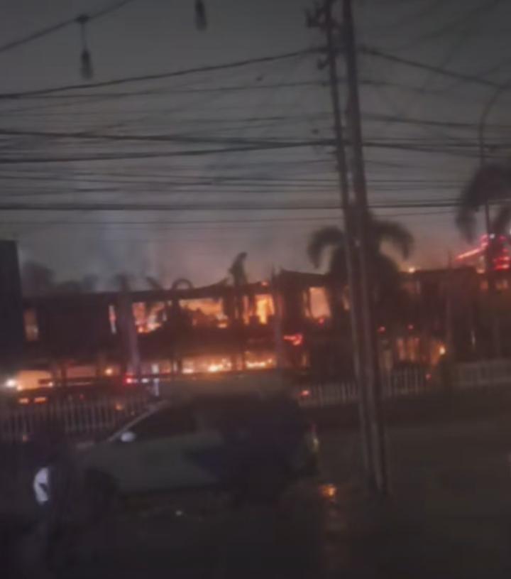 Jelang Subuh, Kantor Disnakertrans Riau Ludes Terbakar