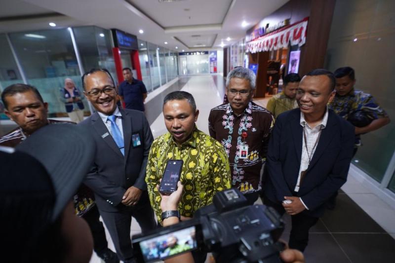 Gubernur Riau Abdul Wahid Bahas Rencana Pengembangan Bandara SSK II Pekanbaru