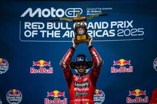Francesco Bagnaia Naik Podium Utama, Rekannya Marc Marquez Crash di MotoGP Austin 2025