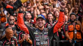 Tergelincir di Balapan Sprint San Marino 2025, Marc Marquez Diejek Penonton Tribun Misano