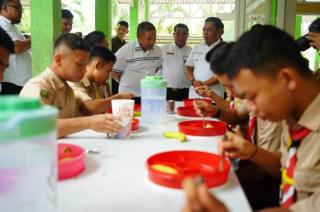 586 Ribu Anak Riau Telah Terima Program MBG
