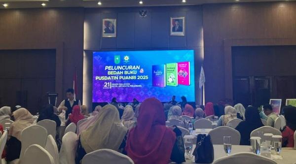 Pusdatin Puanri Luncurkan Tiga Buku Kiprah Perempuan Riau