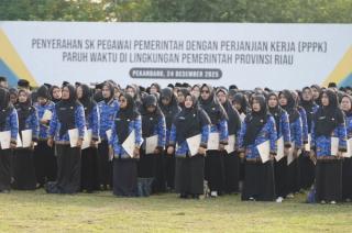 2.505 PPPK Paruh Waktu Terima SK, Plt Gubri Ingatkan Profesionalisme Kerja