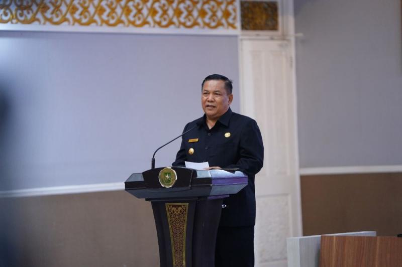 14 Pejabat Eselon II Pemprov Riau Resmi Dilantik, Ini Pesan Tegas Plt Gubri