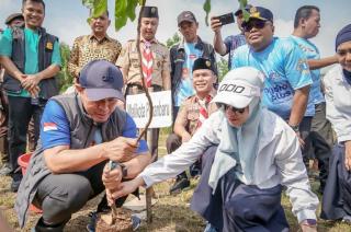 Wali Kota dan Wawako Pekanbaru Tanam 1.000 Pohon, Hijaukan Sport Center Kulim