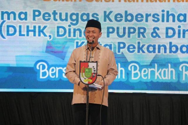 Wali Kota Pekanbaru Apresiasi Petugas Kebersihan, Janjikan Kenaikan Gaji Jika Raih Adipura