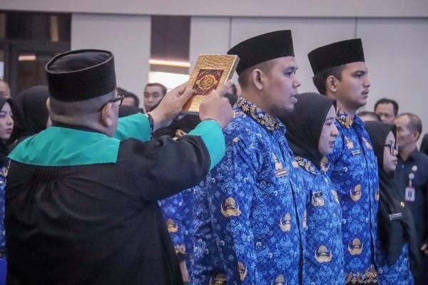Wali Kota Pekanbaru Kukuhkan Ratusan PNS 2024, Tekankan Integritas dan Pelayanan Publik