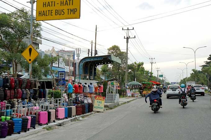 PKL di Jalan Soebrantas Kembali Ditertibkan, Satpol PP Utamakan Pendekatan Humanis