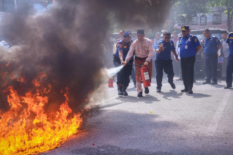 Wawako Markarius Anwar Dorong Pelaku Usaha di Pekanbaru Wajib Sediakan APAR