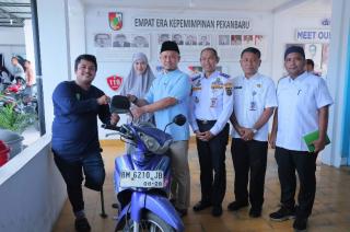 Wali Kota Pekanbaru Serahkan Bantuan Sepeda Motor untuk Warga Disabilitas